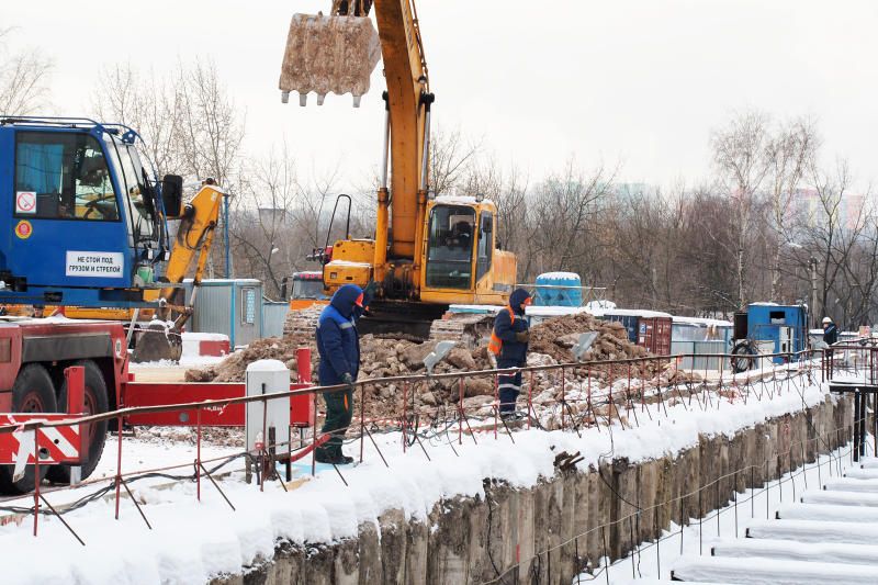 Летом на проспекте Андропова откроют переход с траволаторами